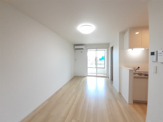 物件内観写真4　(居室・リビング)