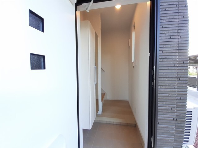 物件内観写真12　(玄関)