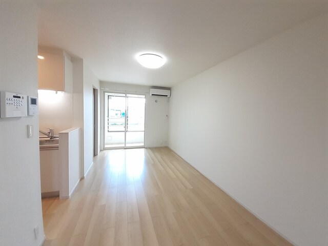 物件内観写真4　(居室・リビング)