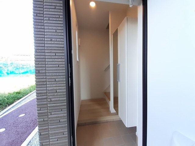 物件内観写真12　(玄関)