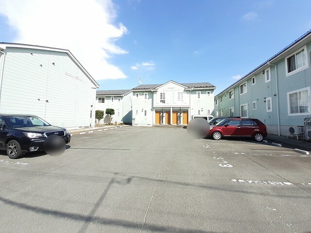 物件外観写真2　(駐車場)