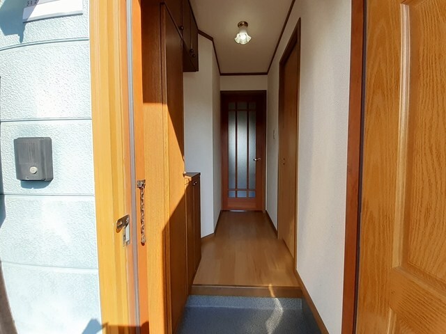 物件内観写真12　(玄関)