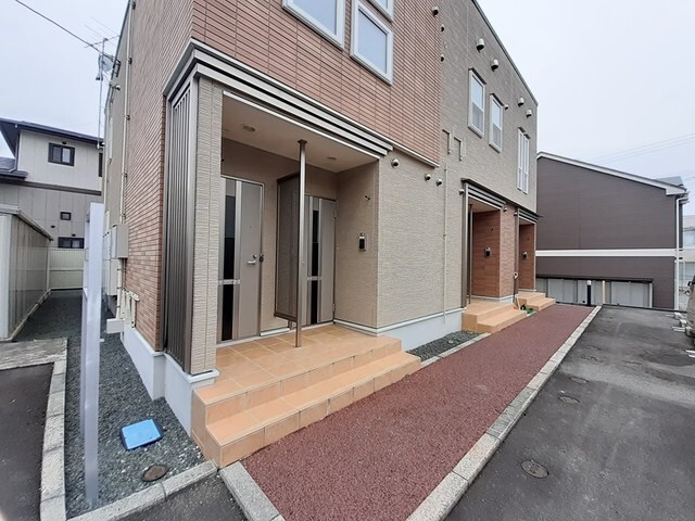 物件外観写真2　(エントランス)