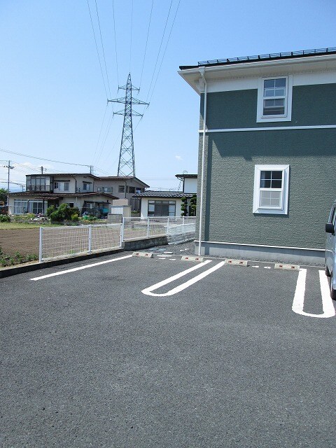 物件外観写真2　(駐車場)