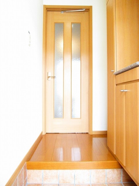 物件内観写真12　(玄関)