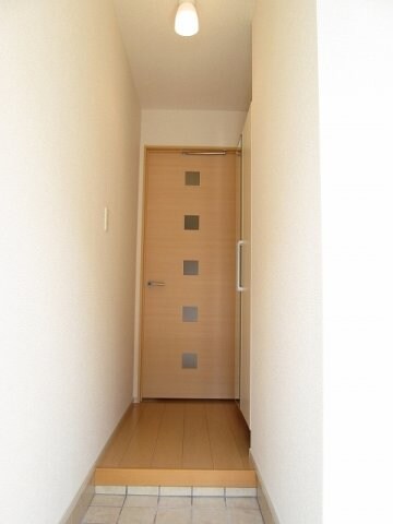 物件内観写真13　(玄関)