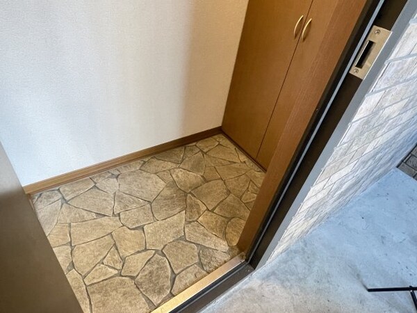 玄関(同タイプのサンプル写真です。)