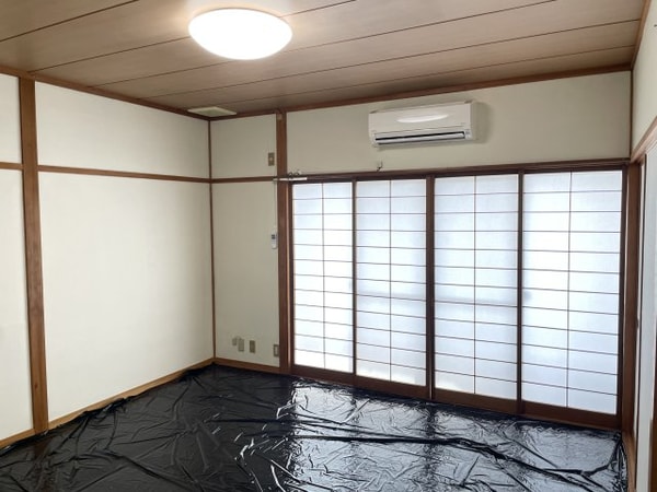 洋室(落ち着いた色調の洋室です)