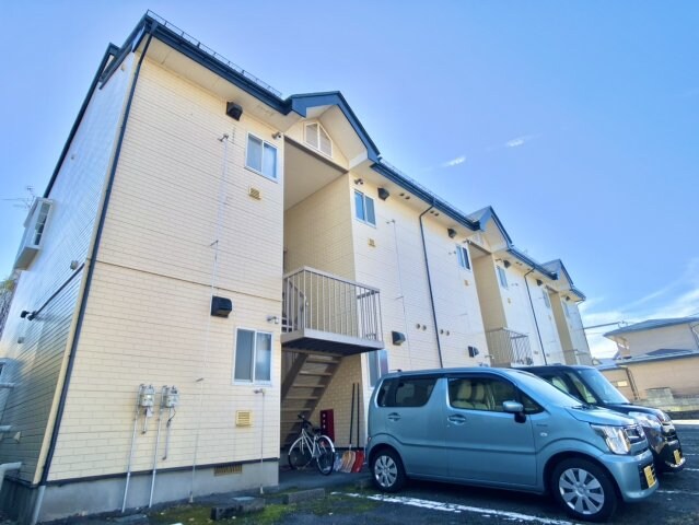 物件外観写真1　(落ち着いた雰囲気の外観です)