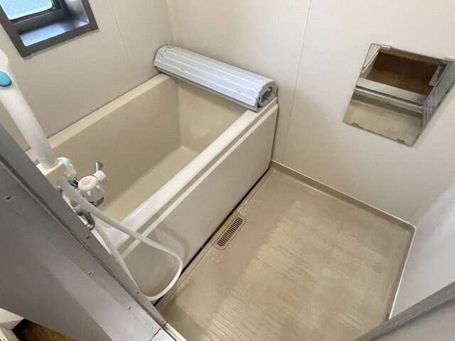 物件内観写真5　(落ち着いた空間のお風呂です)