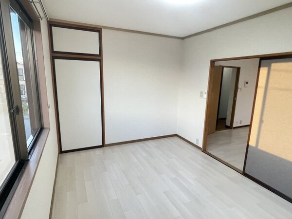 内装他(明るい室内です)