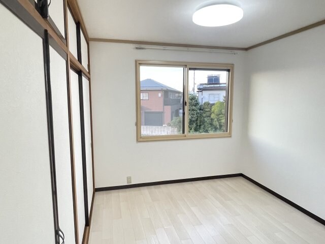 物件内観写真16　(お子さんと一緒に遊べます)