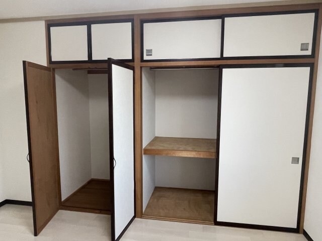 物件内観写真17　(収納豊富です)