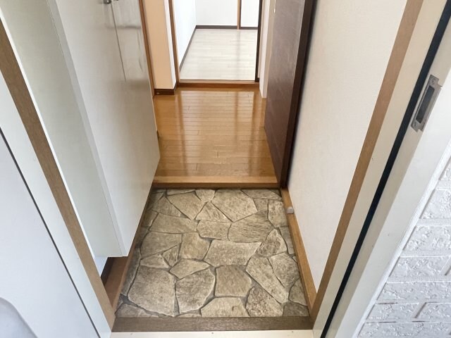 物件内観写真18　(落ち着いた玄関です)