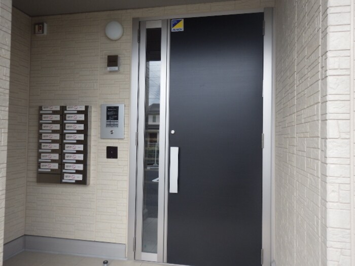 物件外観写真3　(エントランス)