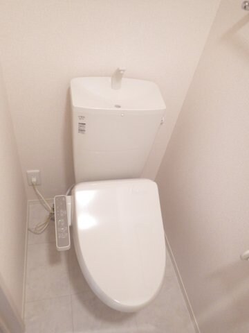 物件内観写真9　(温水洗浄便座付きトイレ)