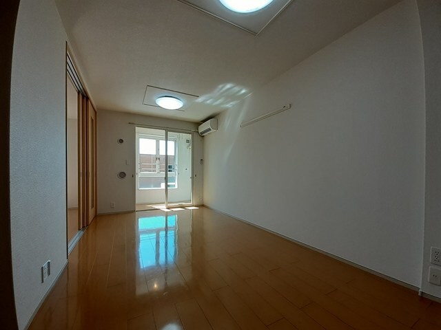 物件内観写真4　(居室・リビング)