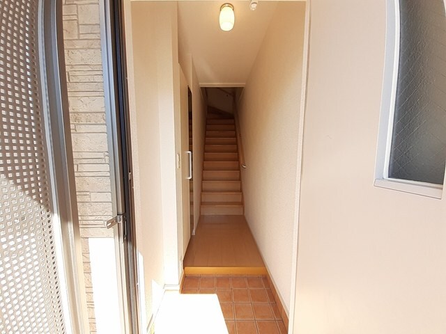 物件内観写真12　(玄関)