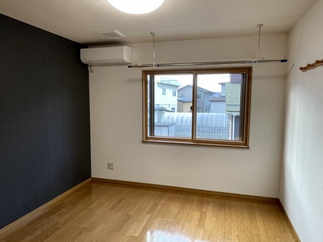 物件内観写真3　(コンパクトで使いやすい洋室です)