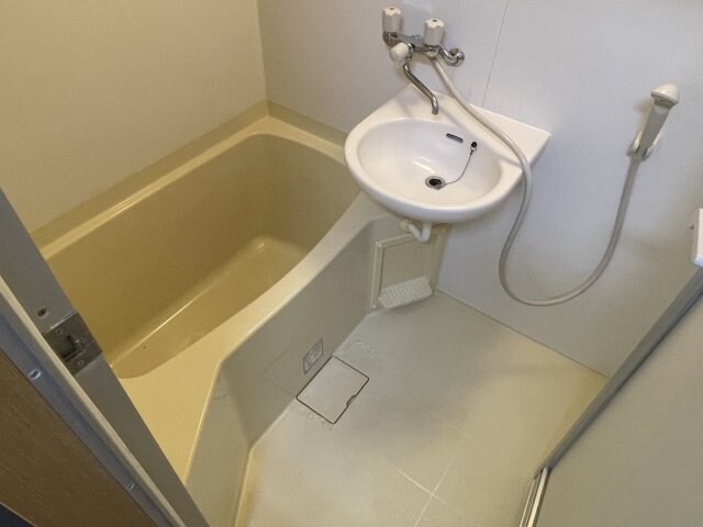 物件内観写真5　(お風呂で日々の疲れを落としましょう)