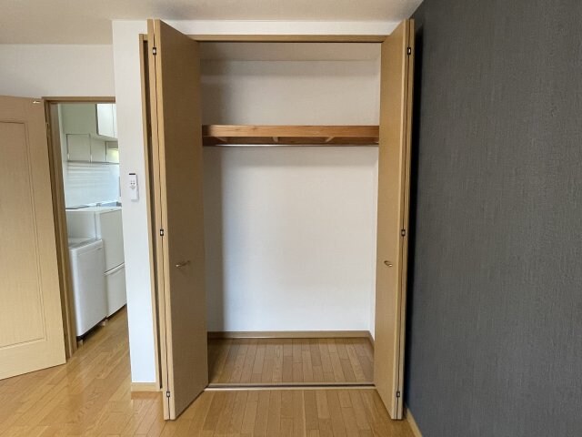 物件内観写真8　(大きなスペースがあり、収納には困りません)