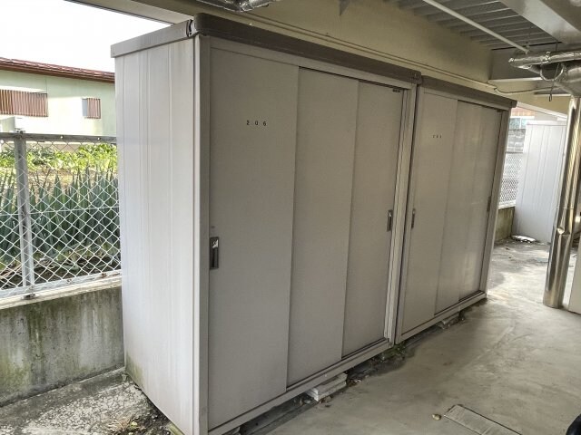 物件内観写真20　(一部屋に一つ物置があります。)