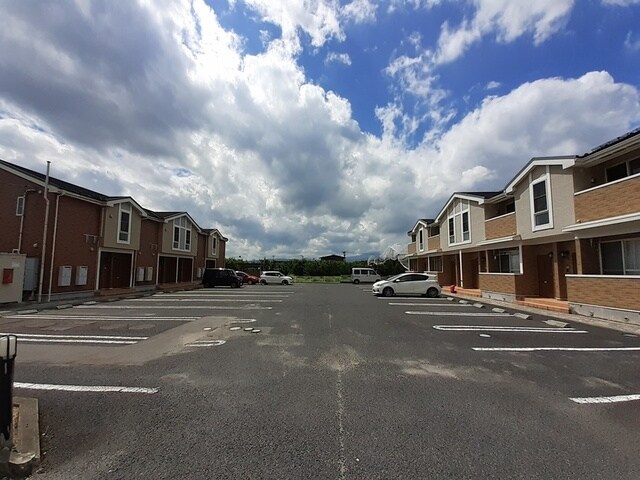 物件外観写真2　(駐車場)