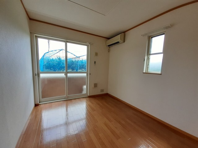 物件内観写真4　(居室・リビング)