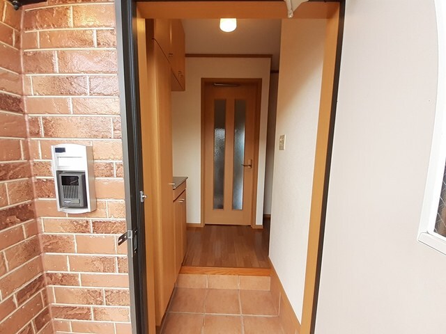 物件内観写真12　(玄関)