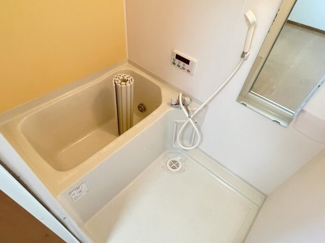 物件内観写真5　(コンパクトで使いやすいお風呂です)