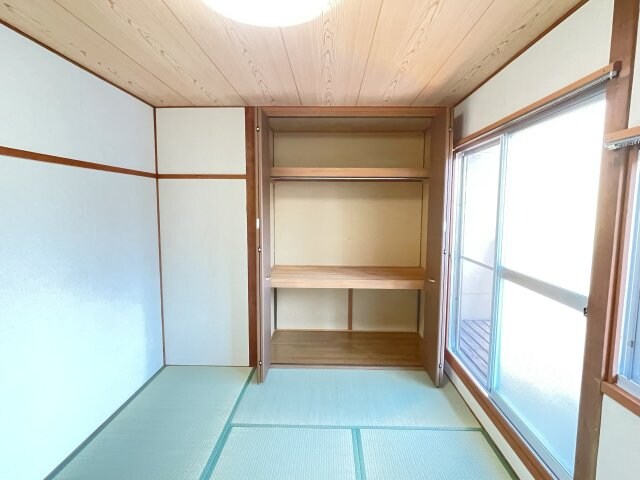 物件内観写真15　(畳の上でゆっくりとくつろげる和室です)