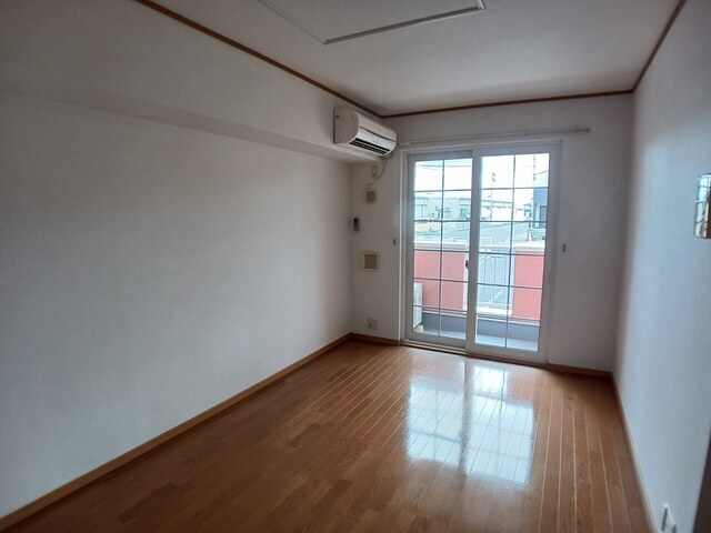 物件内観写真4　(居室・リビング)