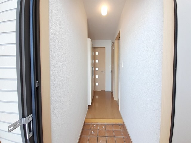 物件内観写真13　(玄関)
