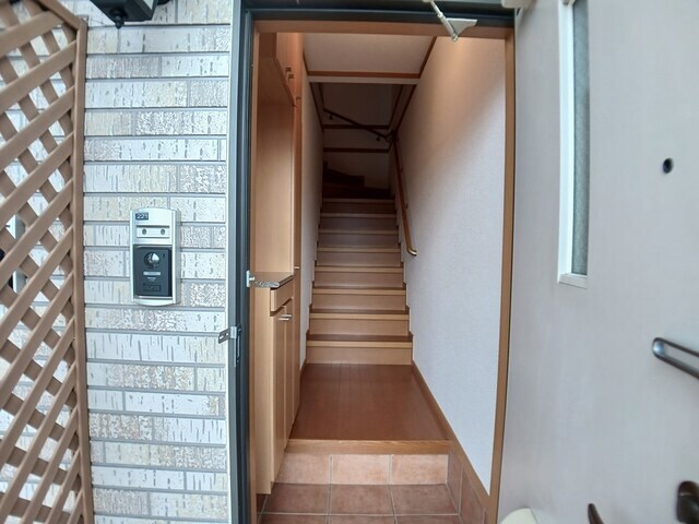 物件内観写真12　(玄関)