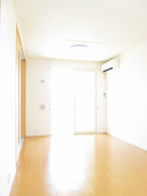 物件内観写真5　(居室・リビング)