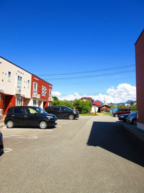 物件外観写真3　(駐車場)