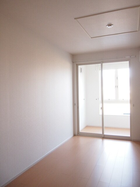 物件内観写真4　(居室・リビング)