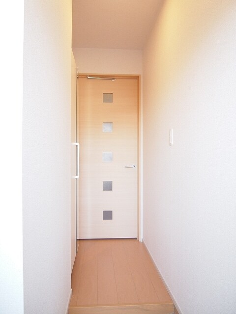 物件内観写真7　(玄関)