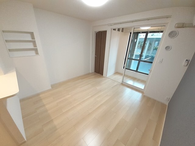 物件内観写真4　(居室・リビング)