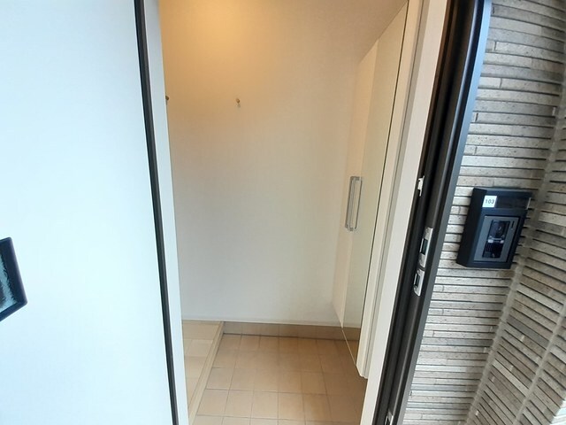 物件内観写真12　(玄関)