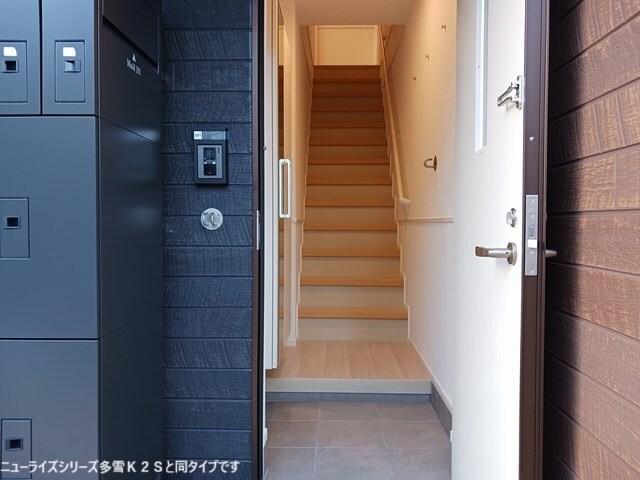 物件内観写真12　(玄関)