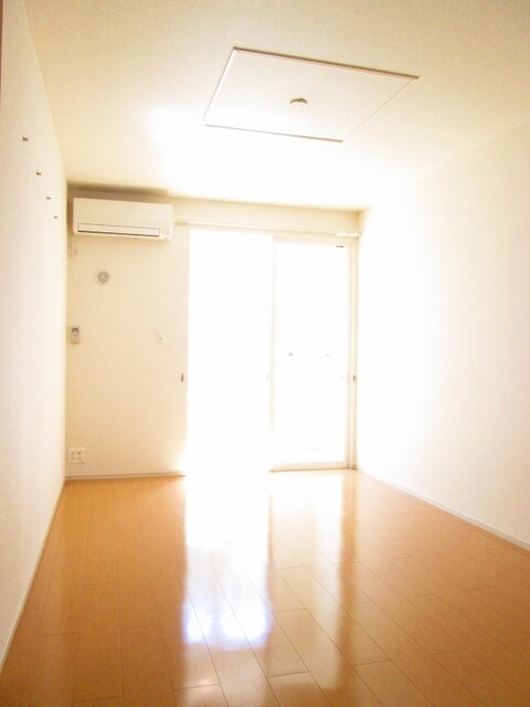 物件内観写真4　(居室・リビング)