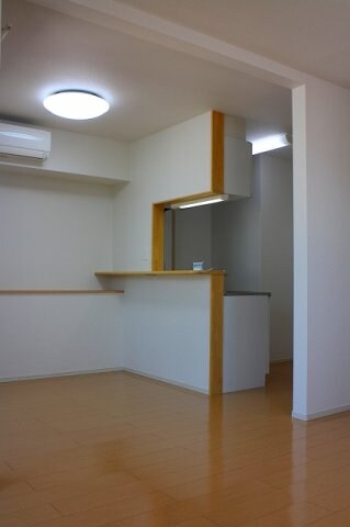 物件内観写真3　(居室・リビング)