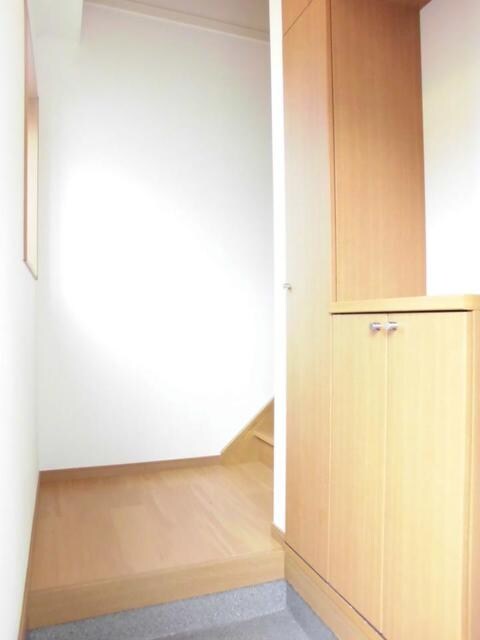 物件内観写真12　(玄関)