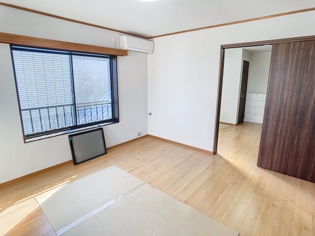 物件内観写真8　(リフォーム中のお写真になります。)