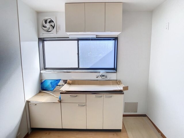 物件内観写真10　(リフォーム中のお写真になります。)