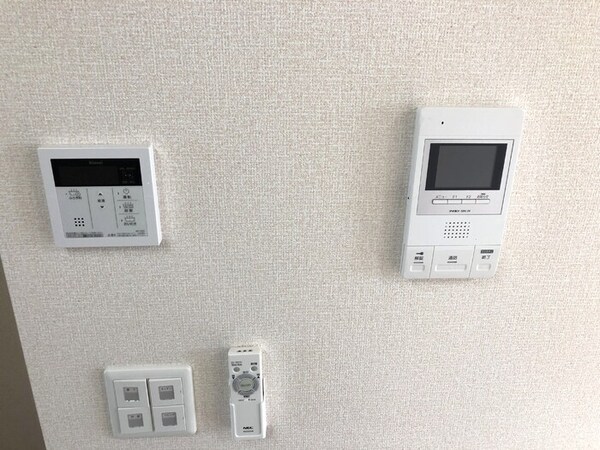 その他(給湯リモコンとモニター付きインターホン)