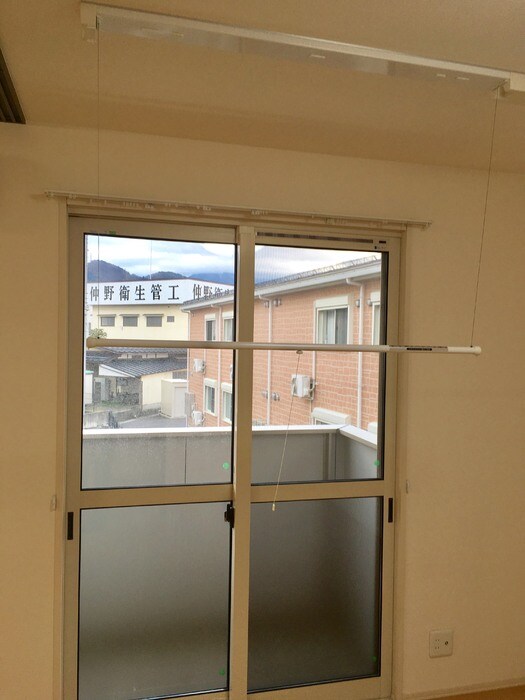 物件内観写真12　(室内物干し)