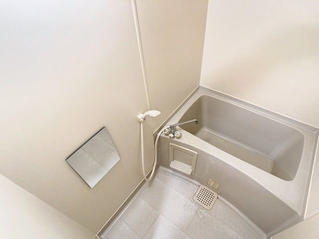 物件内観写真4　(日々の疲れを癒すお風呂付です)