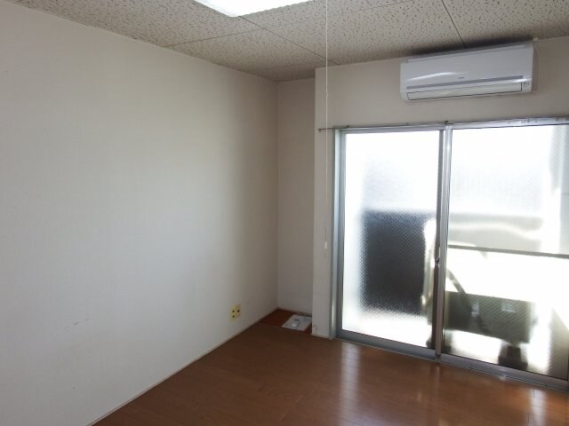 物件内観写真4　(きれいな洋室です)